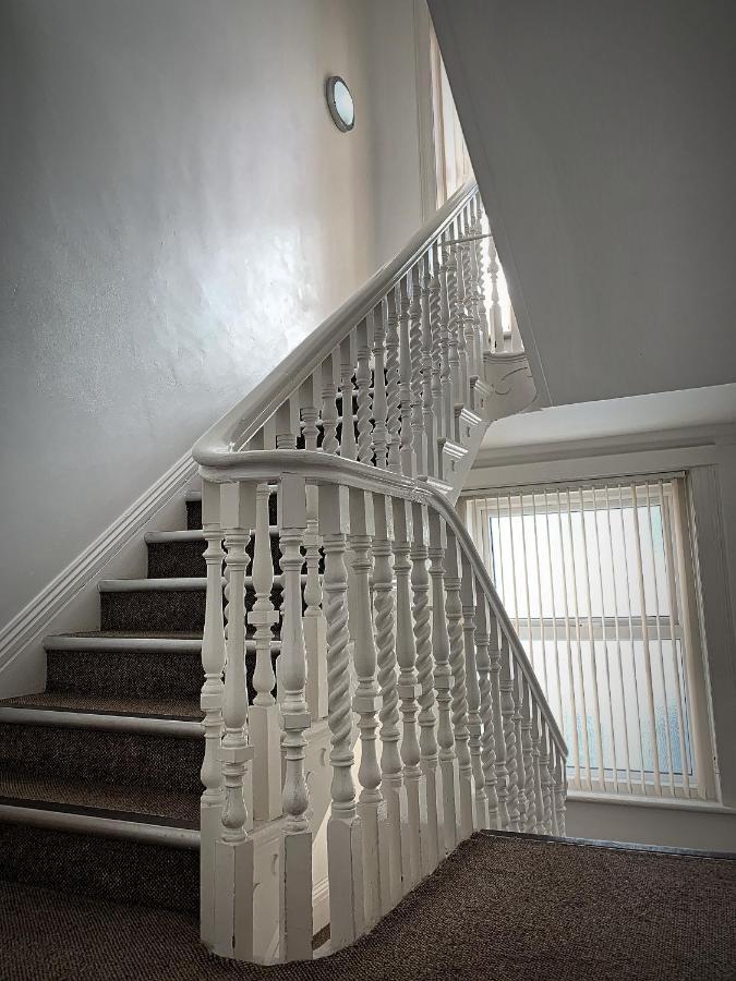 Bournemouth Beachfront Retreat 3 Bedroom 3 Bathroom Seaside B&B With Free Parking Экстерьер фото