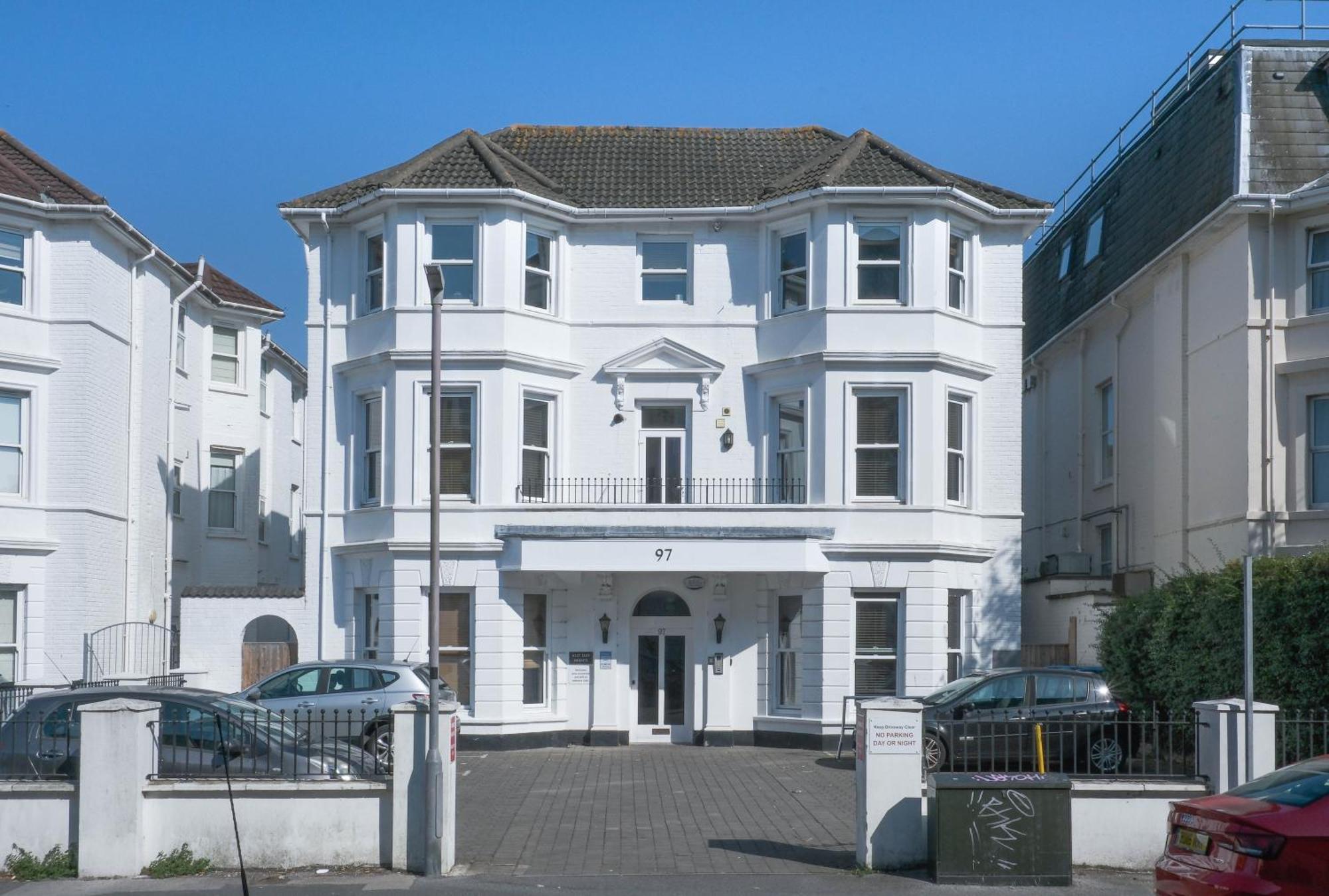 Bournemouth Beachfront Retreat 3 Bedroom 3 Bathroom Seaside B&B With Free Parking Экстерьер фото